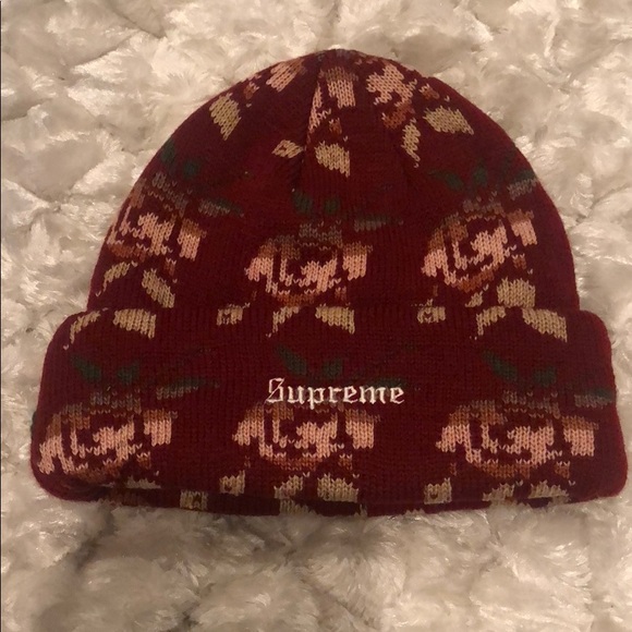 Supreme Other - NWT Supreme flower beanie